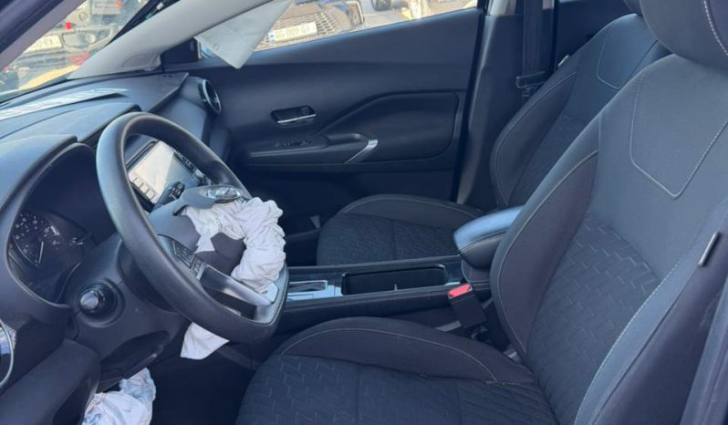 
								Nissan Kicks full									