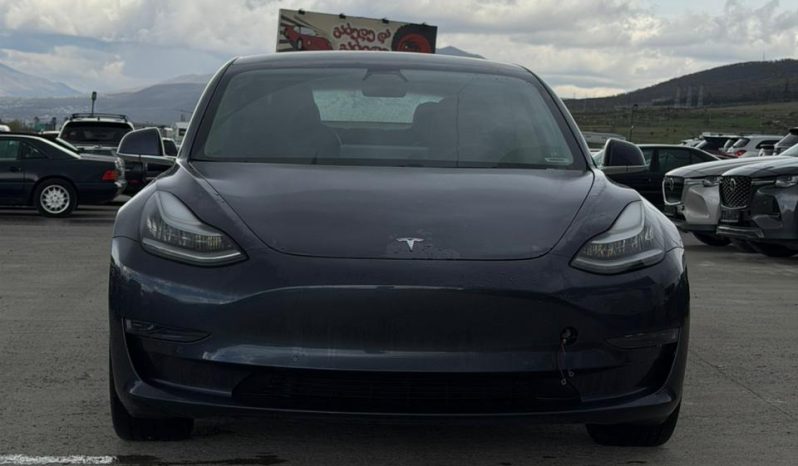 
								Tesla MODEL 3 full									