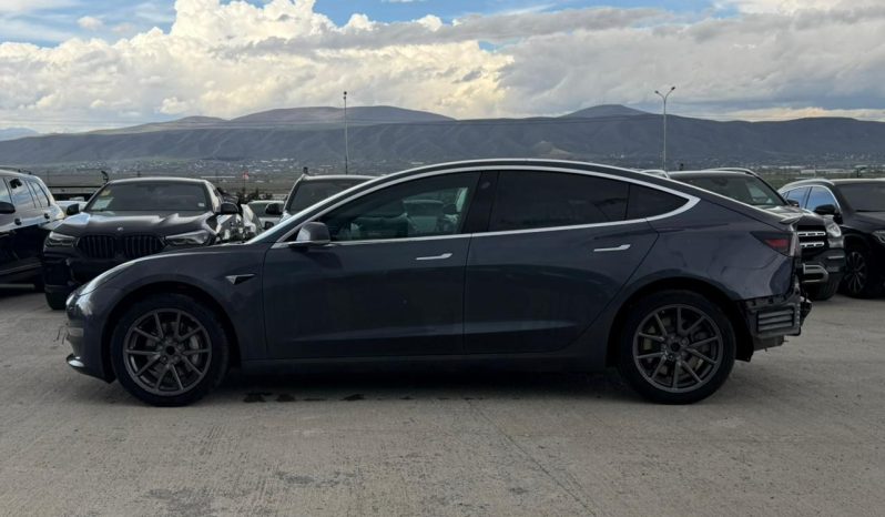 
								Tesla MODEL 3 full									