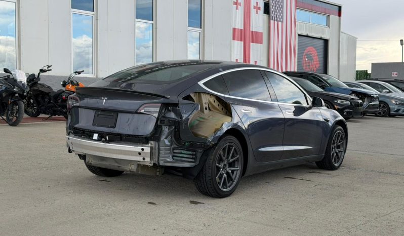 
								Tesla MODEL 3 full									