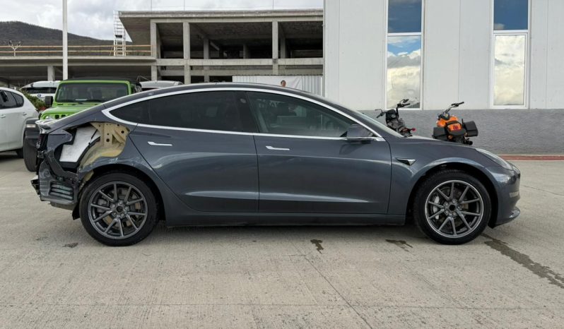 
								Tesla MODEL 3 full									