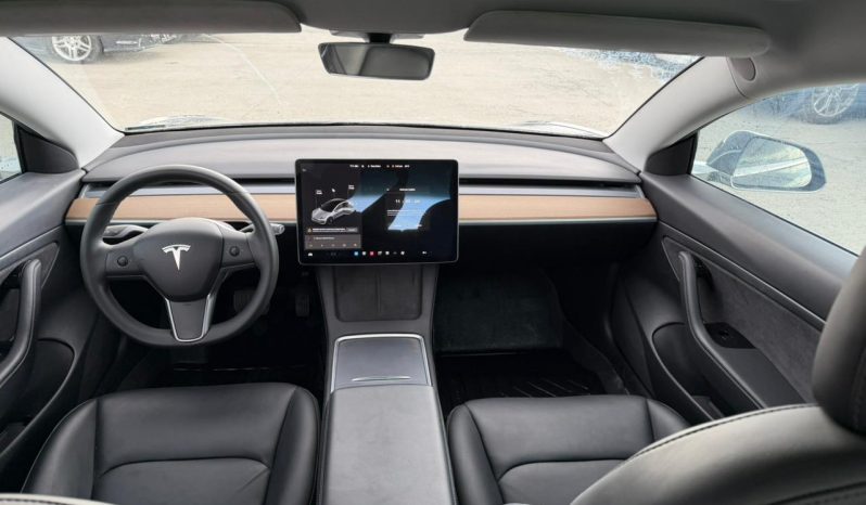 
								Tesla MODEL 3 full									