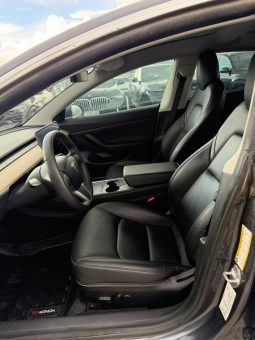 
										Tesla MODEL 3 full									