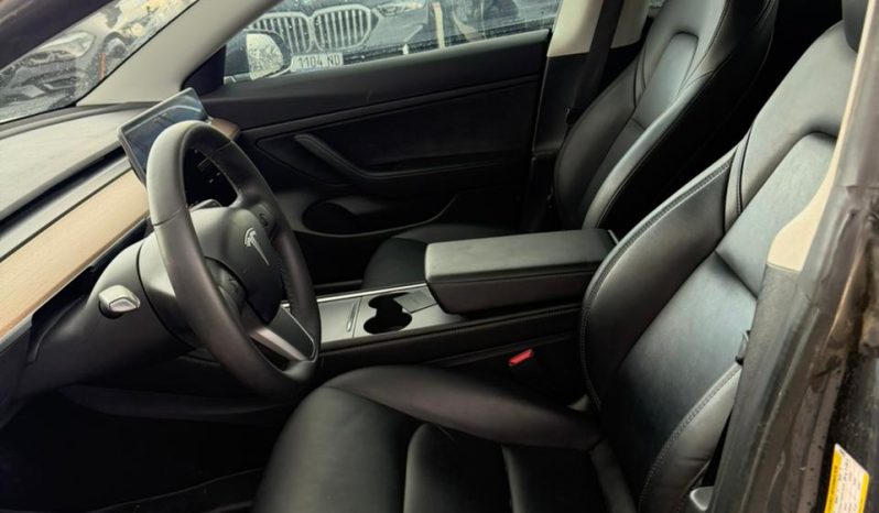 
								Tesla MODEL 3 full									