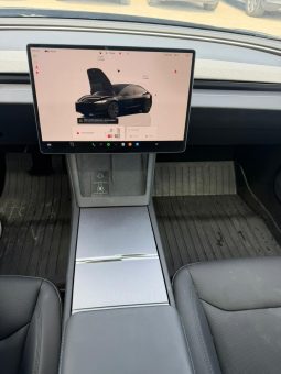 
										Tesla Model 3 full									