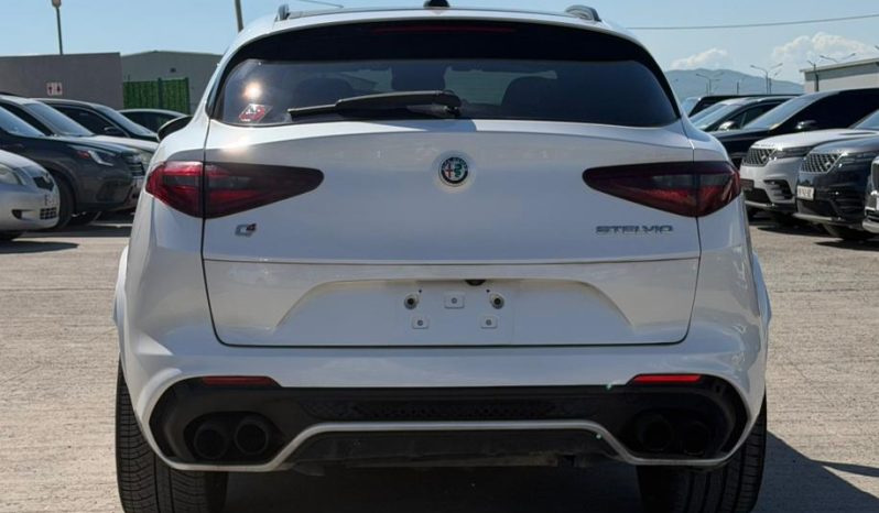 
								Alfa Romeo Stelvio Quadrifoglio full									