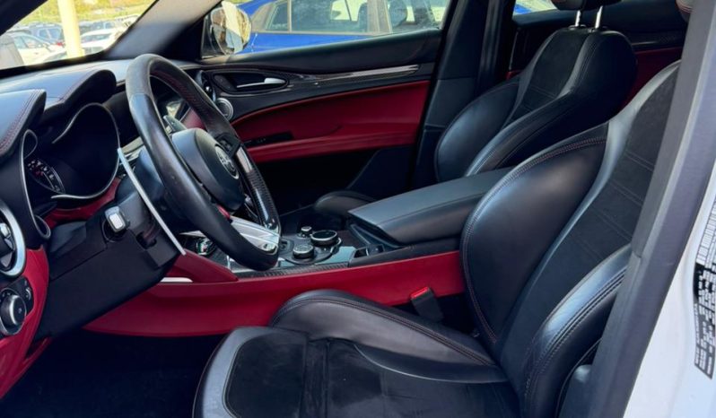 
								Alfa Romeo Stelvio Quadrifoglio full									