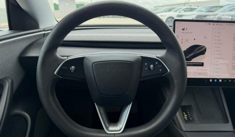 
								Tesla Model 3 full									
