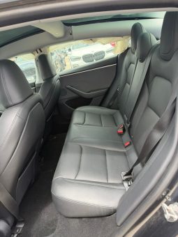 
										Tesla Model 3 full									