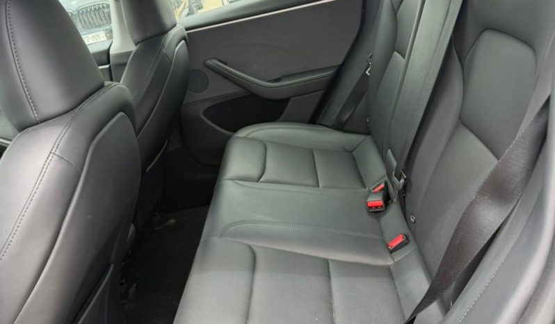 
								Tesla Model 3 full									