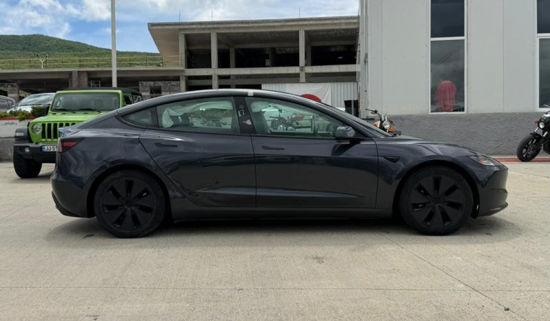 
								Tesla Model 3 full									