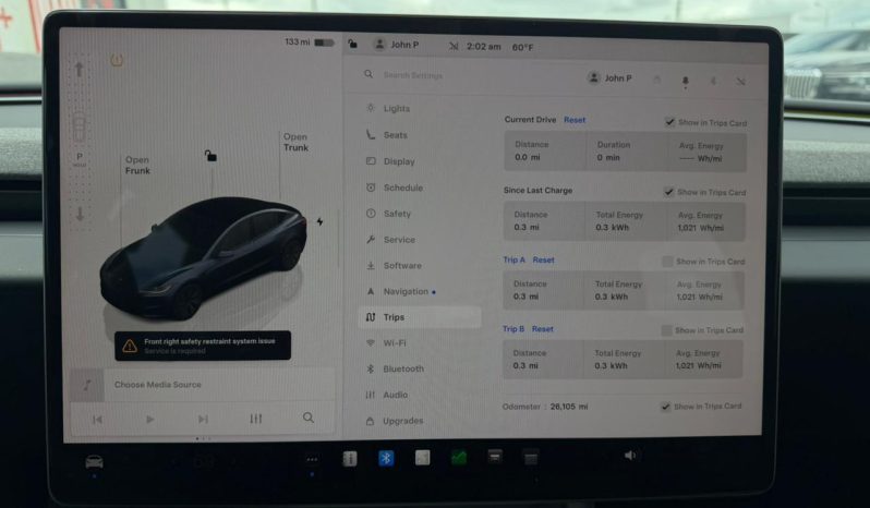 
								Tesla Model 3 full									