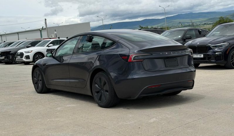 
								Tesla Model 3 full									