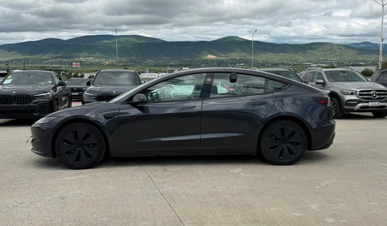 
								Tesla Model 3 full									