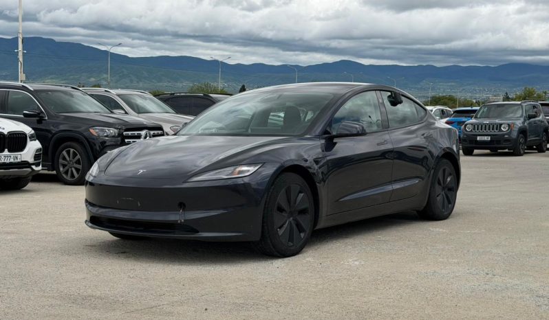
								Tesla Model 3 full									