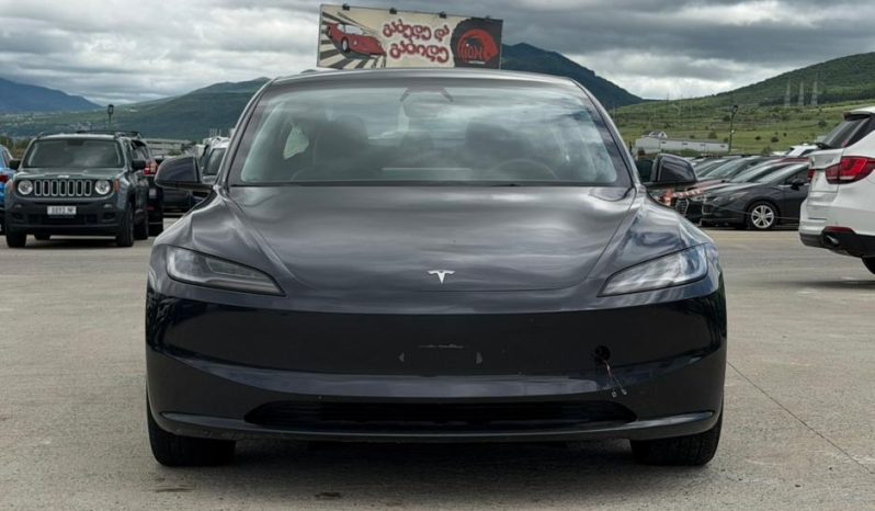 
								Tesla Model 3 full									