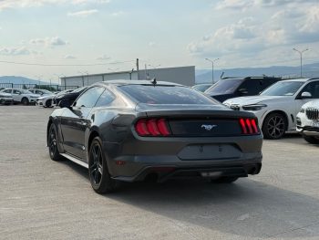 FORD MUSTANG