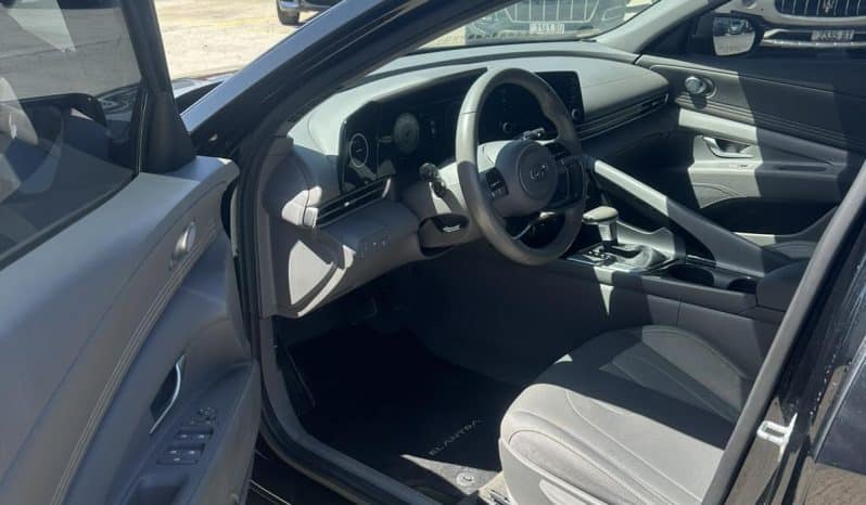 
								HYUNDAI ELANTRA full									