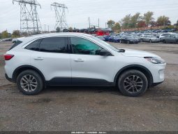 
										2022 Ford Escape full									