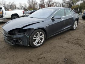 Tesla MODEL S
