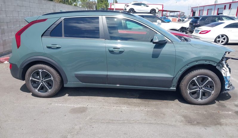 
								KIA Niro full									