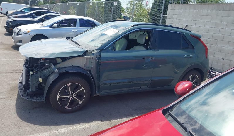
								KIA Niro full									