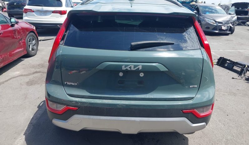 
								KIA Niro full									