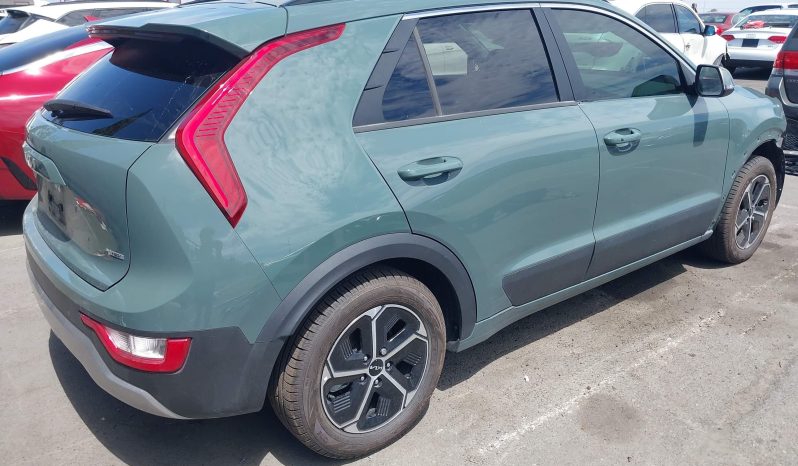 
								KIA Niro full									