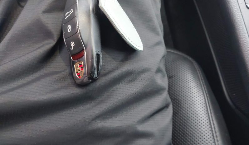 
								2017 Porsche Macan full									