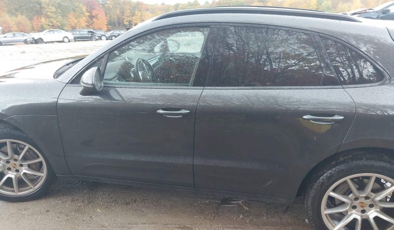 
								2017 Porsche Macan full									