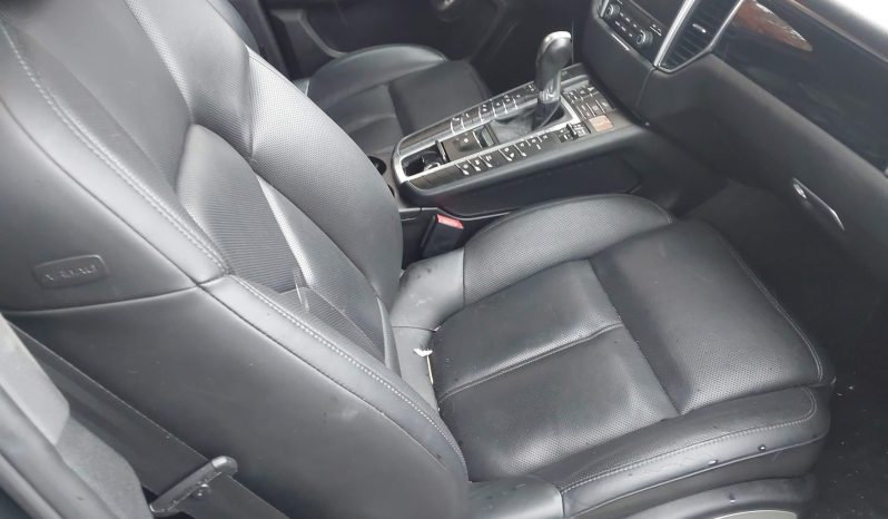 
								2017 Porsche Macan full									