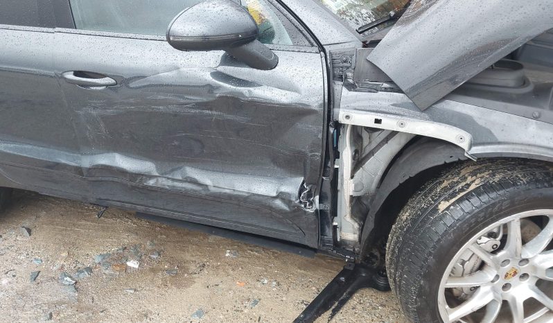 
								2017 Porsche Macan full									