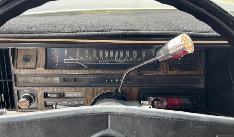 
								Cadillac Deville full									