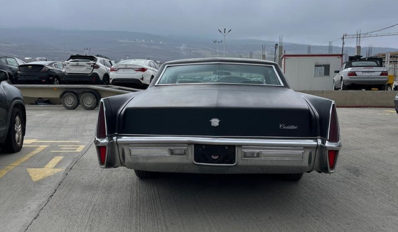 
								Cadillac Deville full									