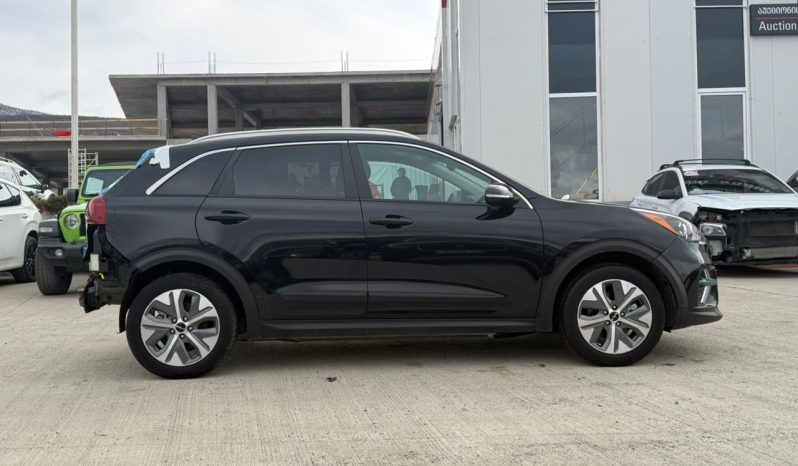 
								KIA Niro full									