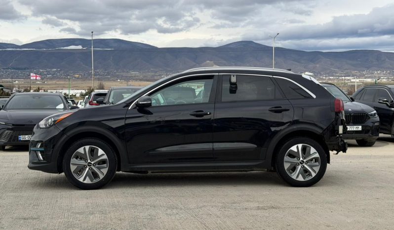 
								KIA Niro full									