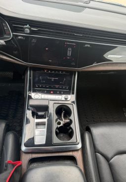 
										AUDI Q8 full									
