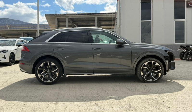 
								AUDI Q8 full									