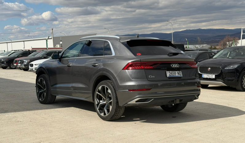 
								AUDI Q8 full									
