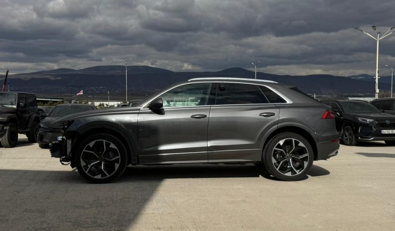 
								AUDI Q8 full									