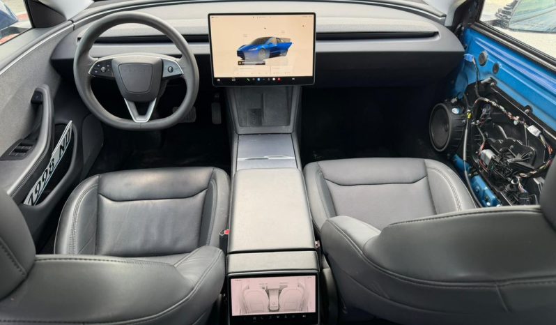 
								Tesla MODEL 3 full									