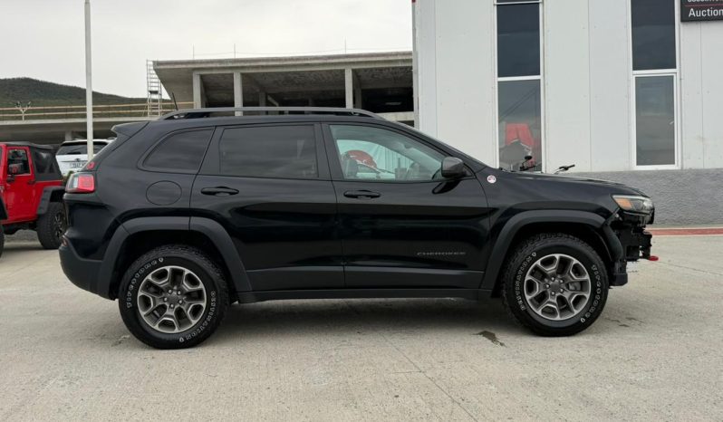 
								Jeep Cherokee full									