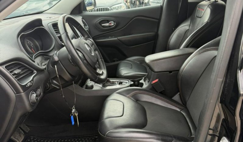 
								Jeep Cherokee full									