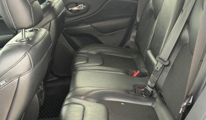 
								Jeep Cherokee full									