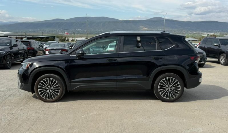 
								VOLKSWAGEN TAOS full									