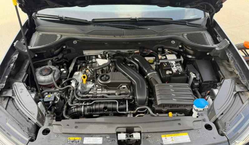 
								VOLKSWAGEN TAOS full									