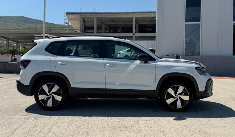 
								VOLKSWAGEN TAOS full									