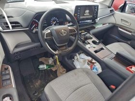 TOYOTA SIENNA