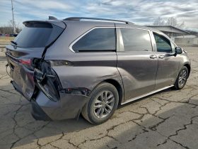 TOYOTA SIENNA