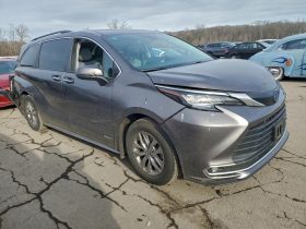 TOYOTA SIENNA